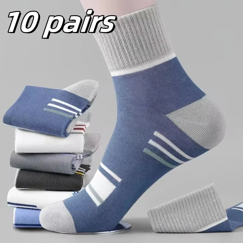 Meias esportivas macias e respiráveis, feitas para conforto, durabilidade e frescor o dia todo — agora em um kit econômico com 10 pares.