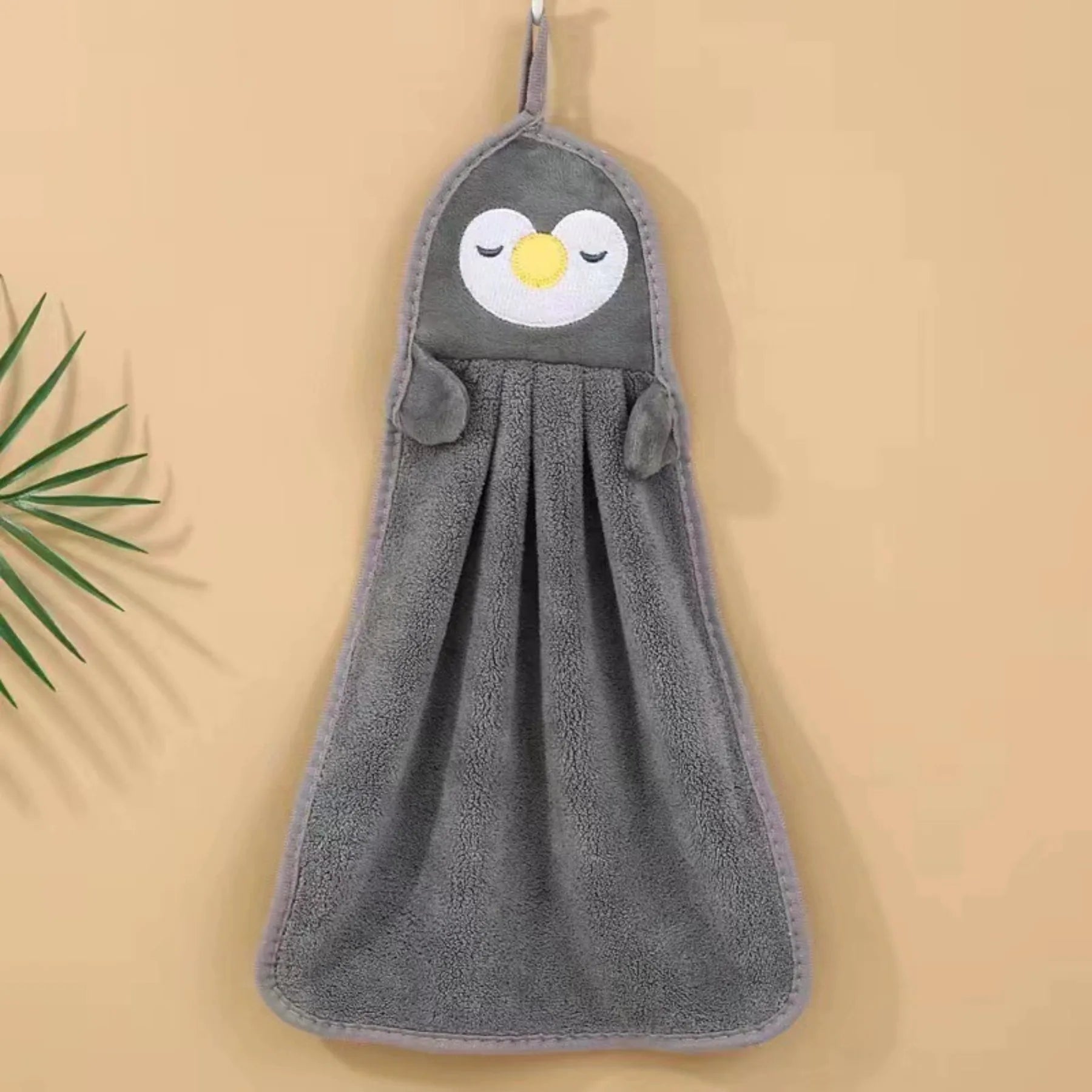 Uma mini toalha super macia com estampas de animais fofos — ideal para escola, casa ou qualquer momento do dia.
